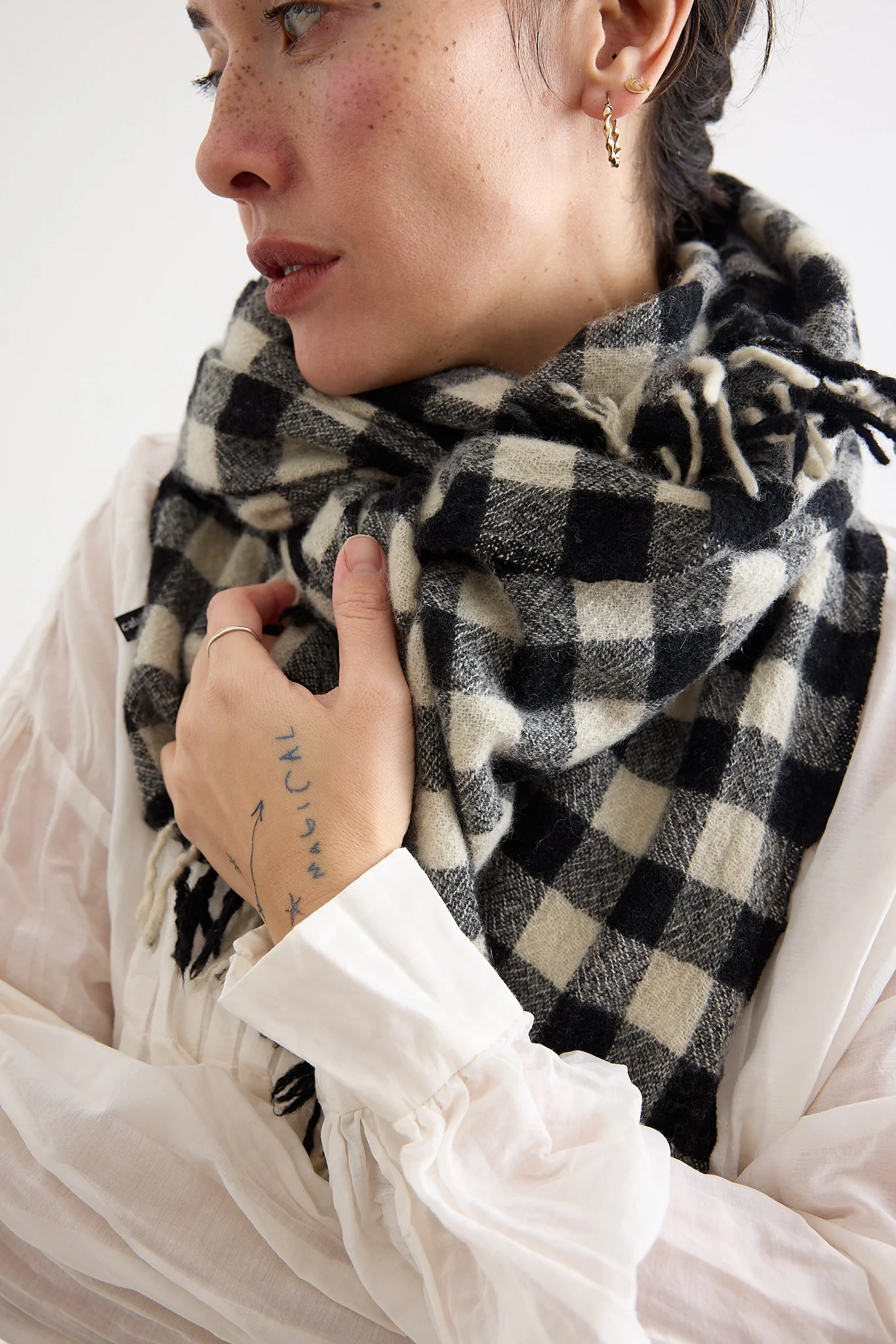 Pas de Calais - Cashmere Check Scarf - Image 3