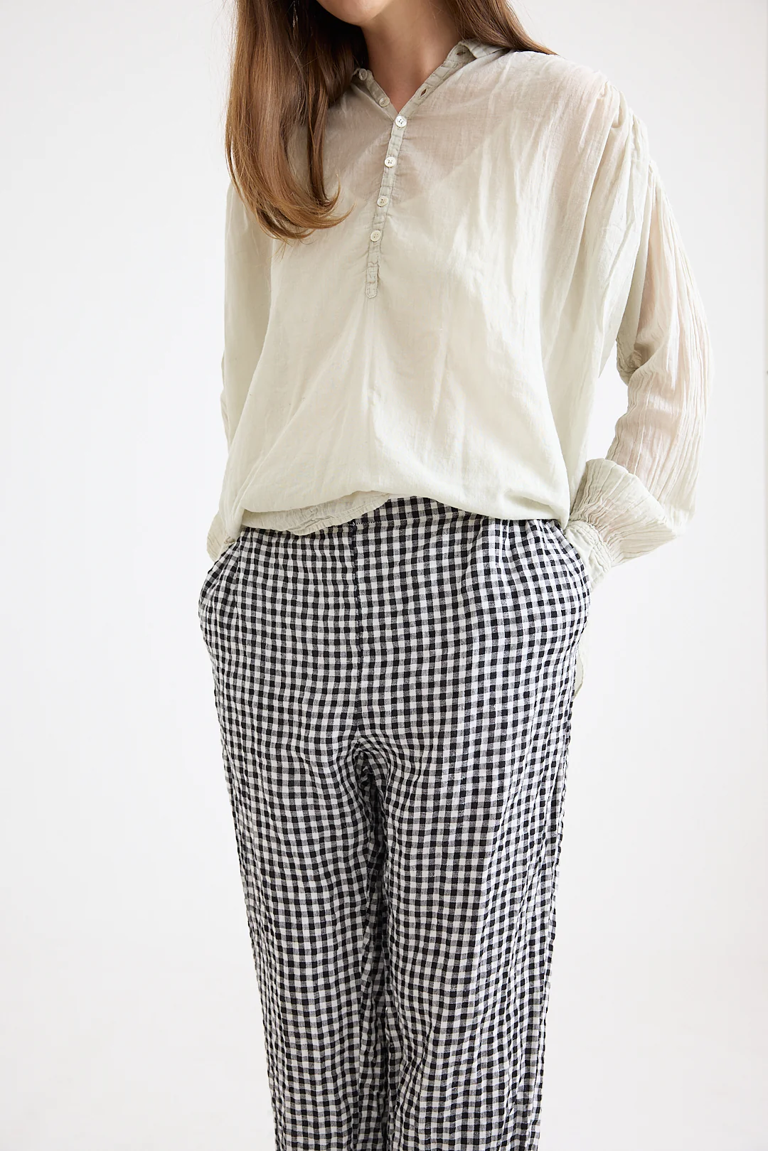 Metta - Lexi Capri Slim Pant - Black & White Gingham Check Linen - Image 3