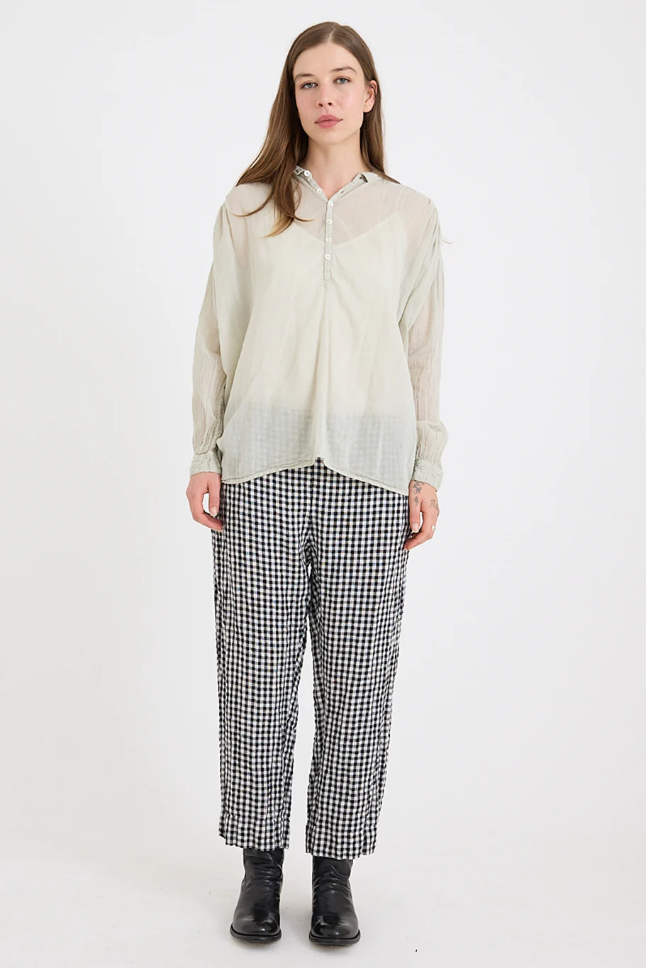 Metta - Lexi Capri Slim Pant - Black & White Gingham Check Linen - Image 4