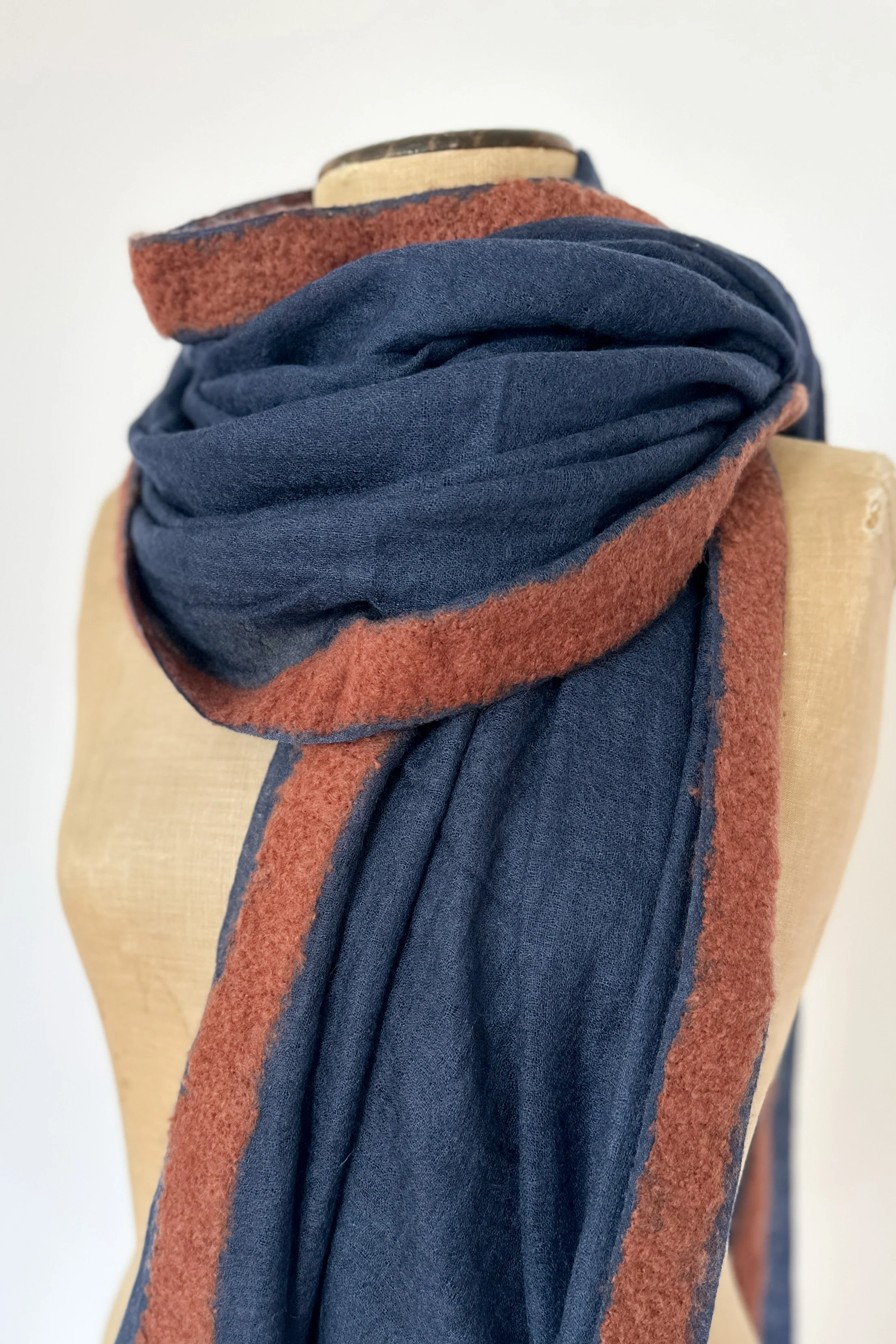 Mirror In The Sky - Gran Souffle Cashmere - Shawl - Image 3