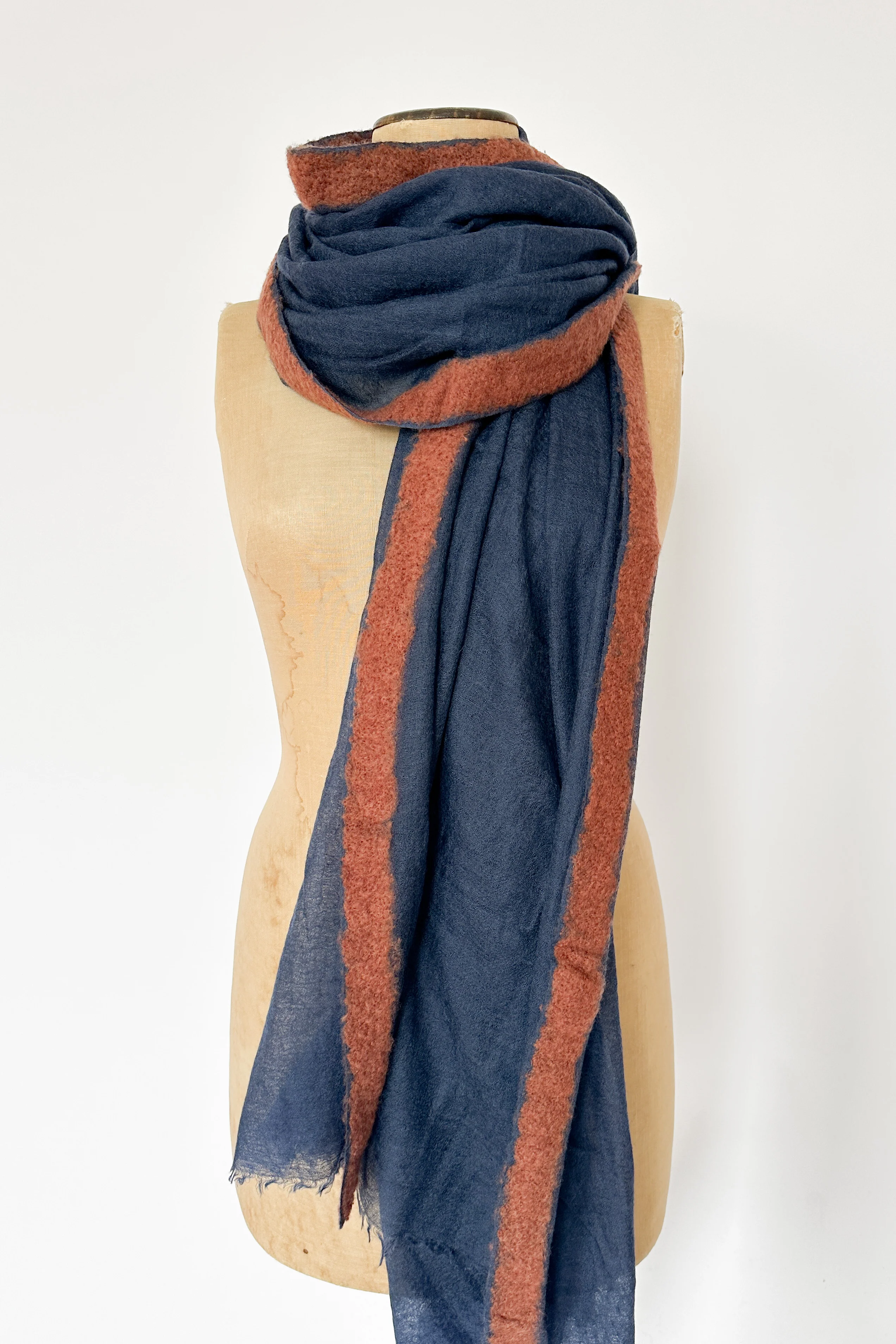 Mirror In The Sky - Gran Souffle Cashmere - Shawl - Image 4